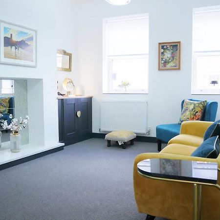 One Bedroom Luxury Ground Floor Apartment With Parking In Heart Holt Холт Екстериор снимка