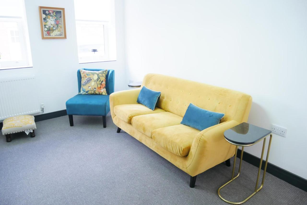 One Bedroom Luxury Ground Floor Apartment With Parking In Heart Holt Холт Екстериор снимка