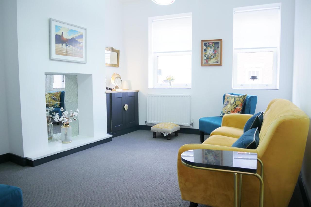 One Bedroom Luxury Ground Floor Apartment With Parking In Heart Holt Холт Екстериор снимка