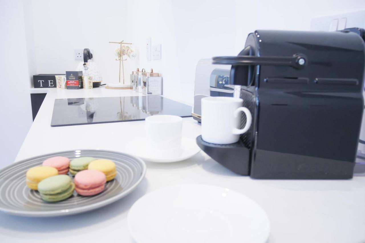 One Bedroom Luxury Ground Floor Apartment With Parking In Heart Holt Холт Екстериор снимка