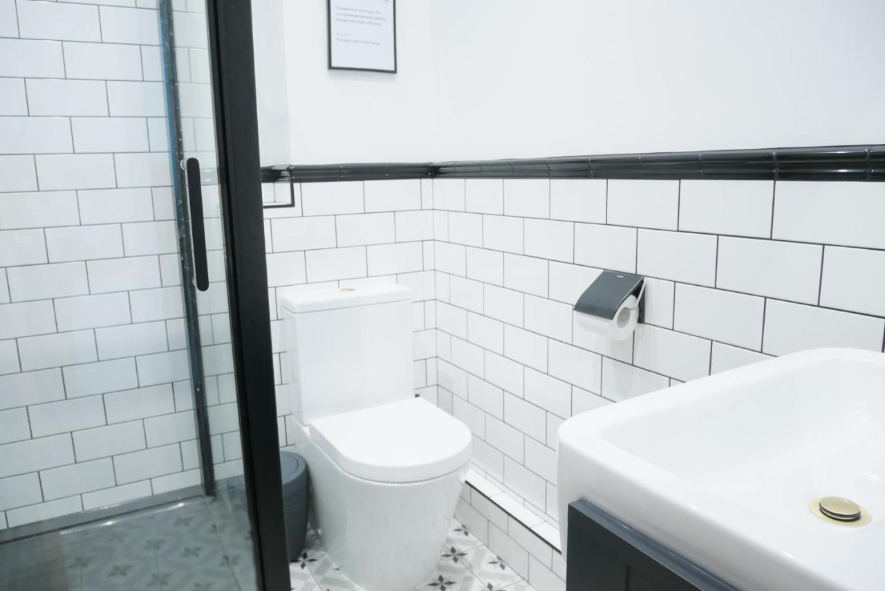 One Bedroom Luxury Ground Floor Apartment With Parking In Heart Holt Холт Екстериор снимка